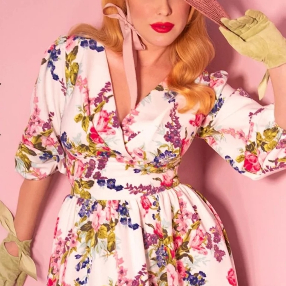 Vixen by Micheline Pitt Bawdy Cropped Blouse in White Vintage Floral